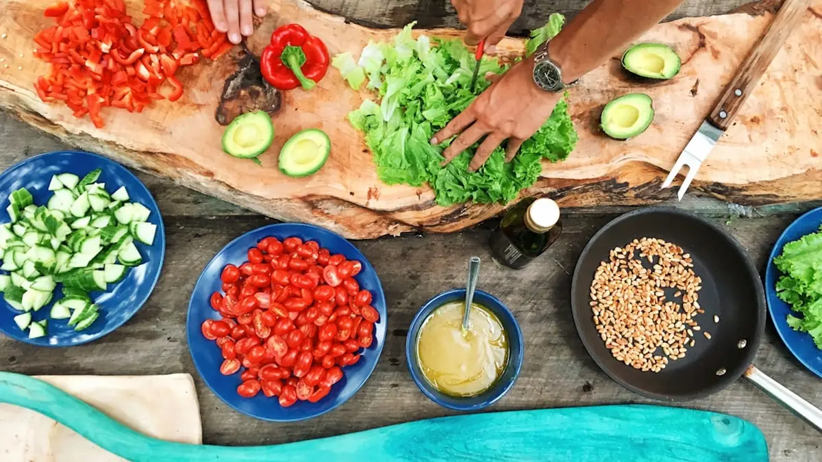 Salade complète en repas : la formule qui cale vraiment