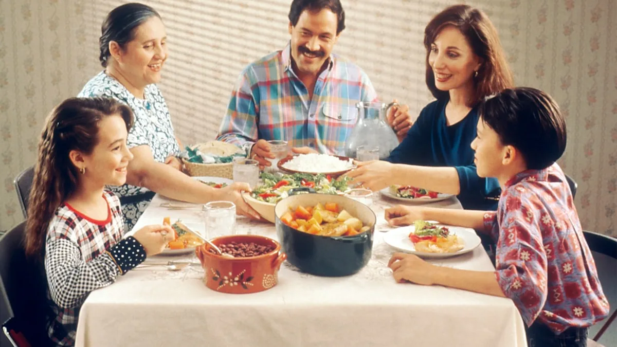 Soirée jeux en famille : réussir la première avec des âges différents